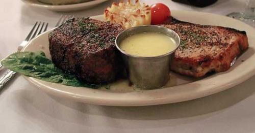 Del Frisco’s plays for high steaks and wins