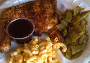 plate of bbq chicken, green beans, mac'n'cheese