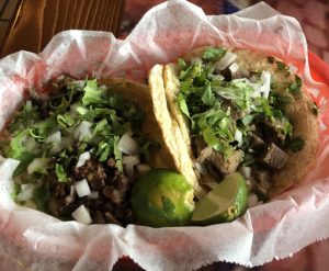 El Mariachi’s asado taco (left) and tongue taco are served in traditional Mexican style.