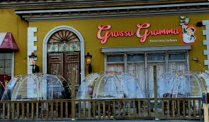 Single-table plastic domes make social distancing and heating easy for outdoor diners at Grassa Grama. With abundant string lights overhead, the restaurant in Holiday Manor shows a festive mood. 