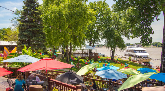 The popular alfresco riverside terraces at Captain's Quarters. (Photo courtesy of Andrew Masterson, Captain's Quarters)